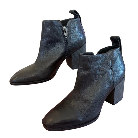 Vionic Lyssa Black Leather Block Heel Ankle Boots 7 Comfort Minimalist Classic - Picture 1 of 9